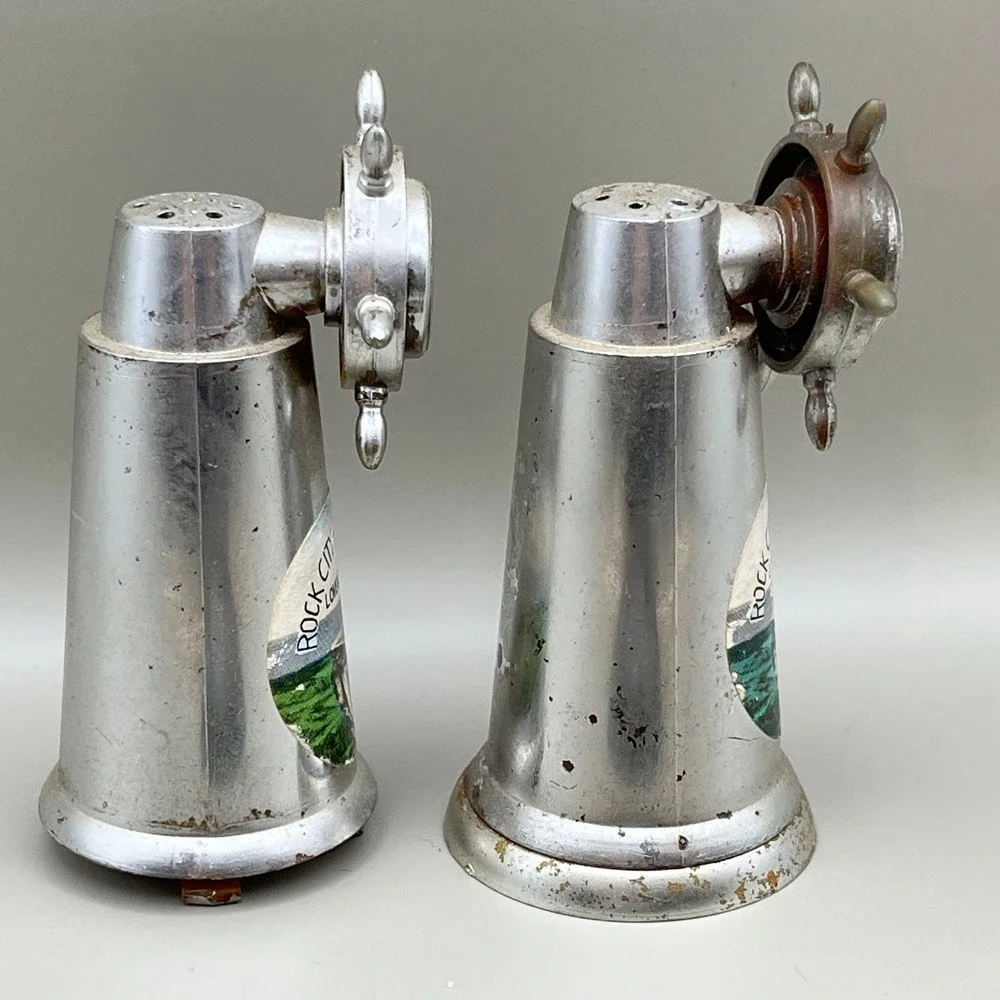 Vtg Rock City Lookout Lover's Leap‎ Compass Ship Wheel Salt & Peppers 3.25